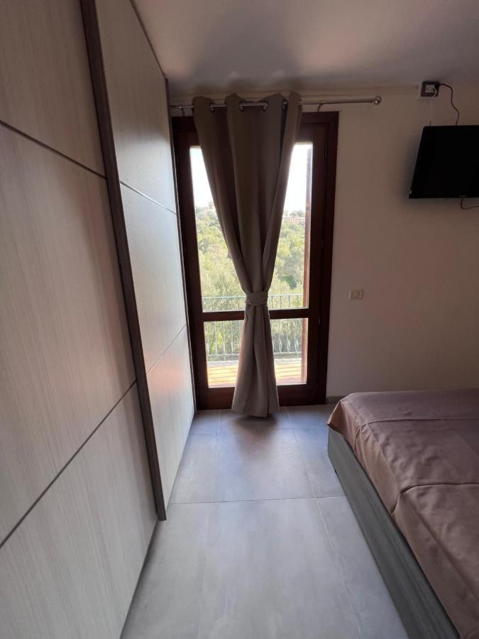 Calypso Home Sea View Badesi Luaran gambar